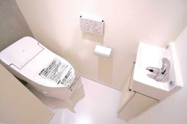 トイレ　※写真は同タイプ住戸です。