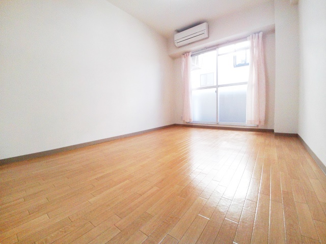 居室・リビング　一人暮らしには十分な広さ。