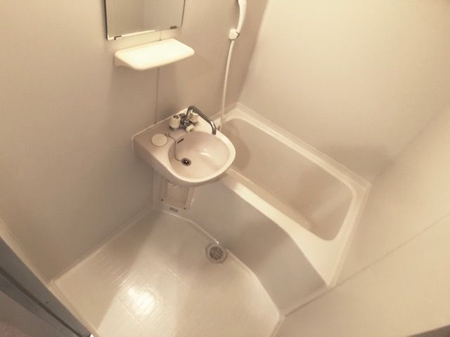 バス・シャワールーム　一日の疲れを癒して下さい。