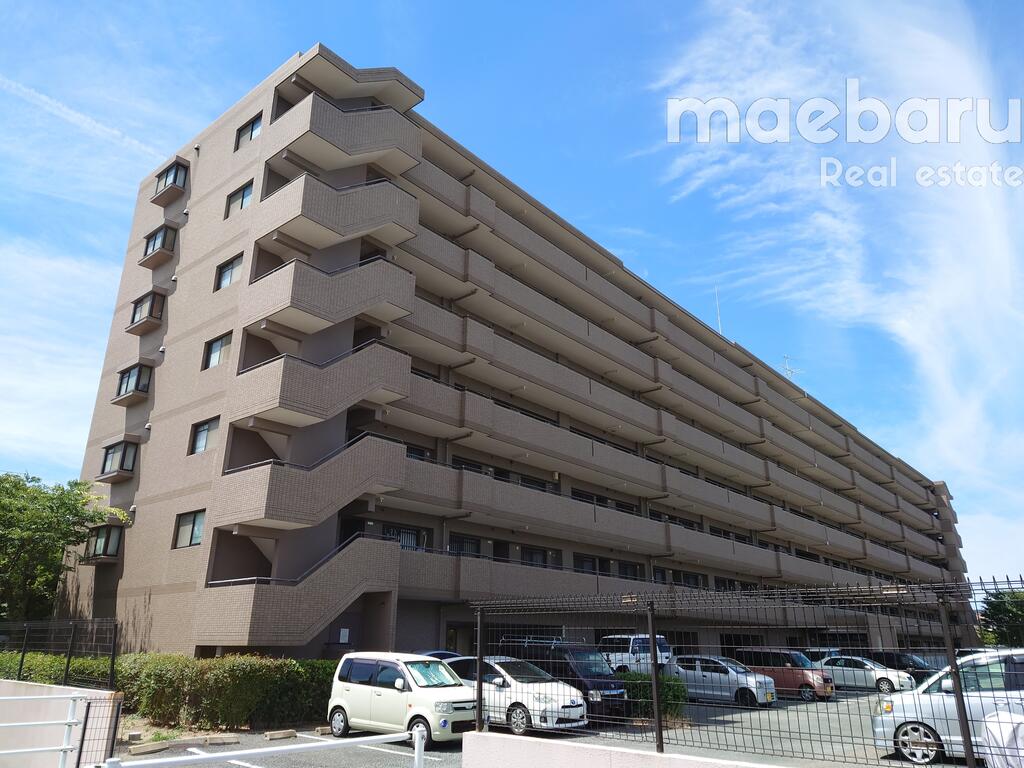 建物外観　波多江駅まで徒歩圏内のオートロック付きマンションです。