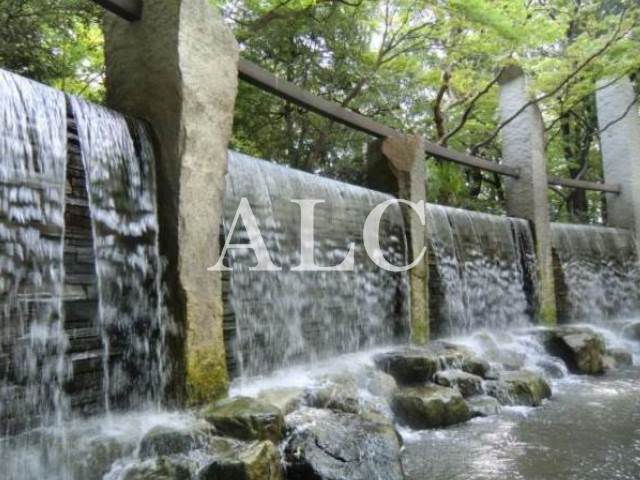 公園　蚕糸の森公園（公園）まで607m