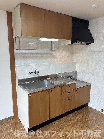 キッチン　吊戸棚付き