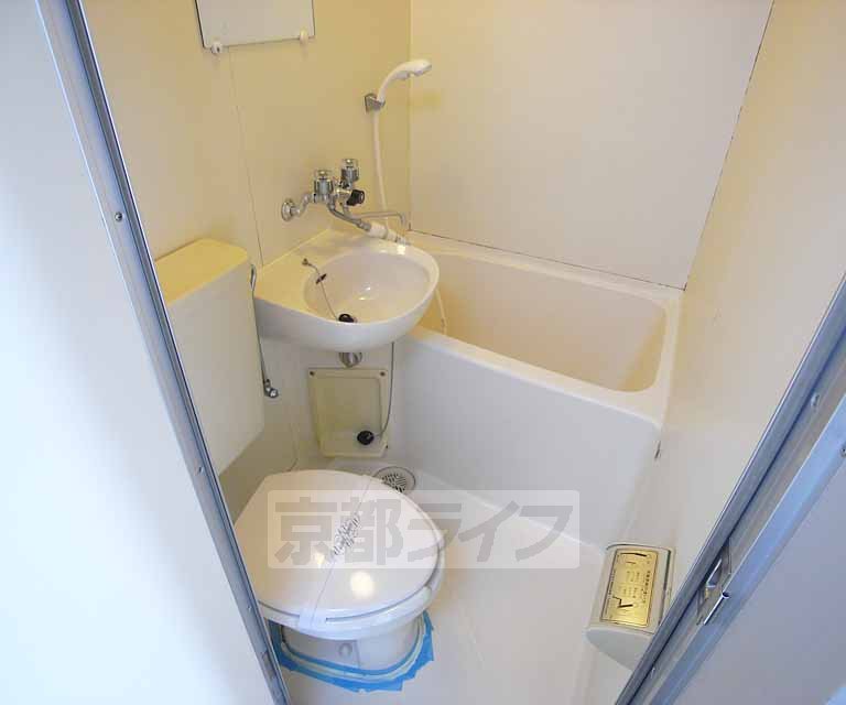 バス・シャワールーム　ユニットバスは掃除が簡単です。