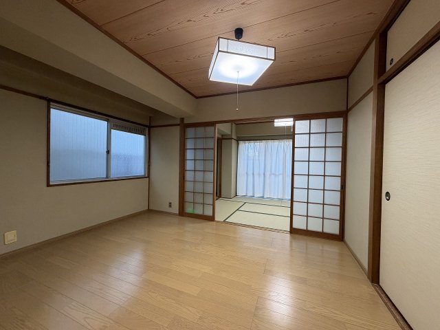 居室・リビング　こちらの居間で趣味の時間をお楽しみください