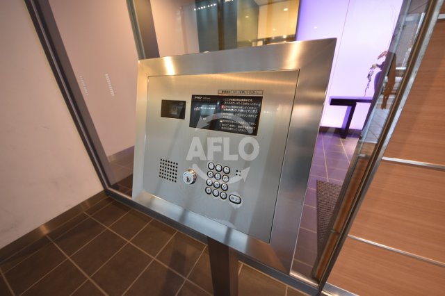 セキュリティ　クロスレジデンス大阪新町　エントランス