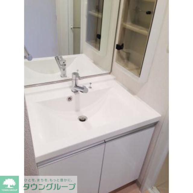 洗面設備　※写真は同タイプ住戸です。