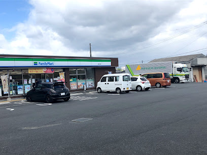 コンビニ　ファミリーマート　加東木梨店（コンビニ）まで530m