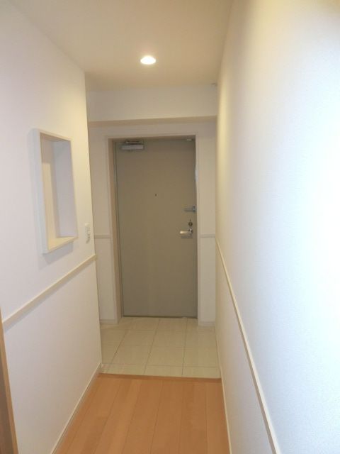 玄関　センサーライト付きの玄関