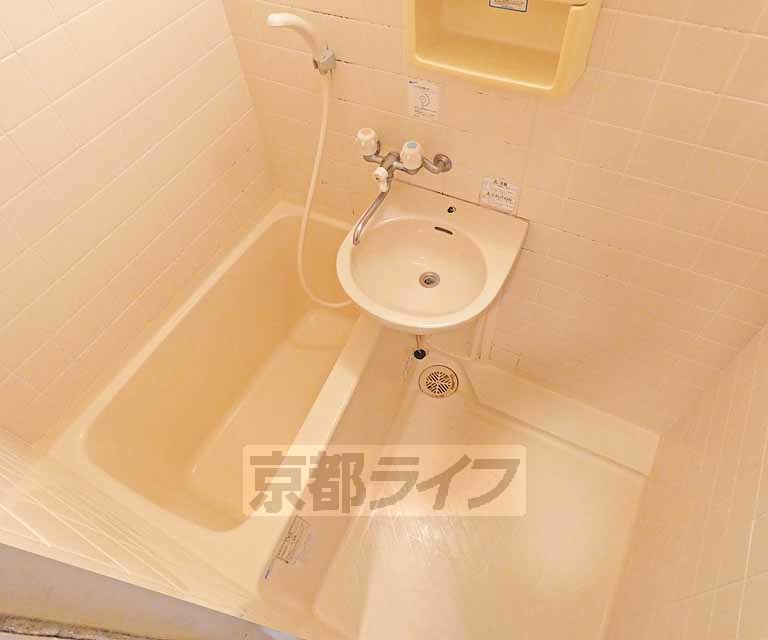 バス・シャワールーム　バスルームです。