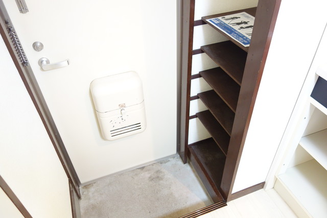 玄関　室内写真別部屋。現状優先。