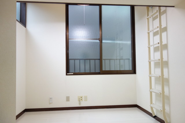 居室・リビング　室内写真別部屋。現状優先。