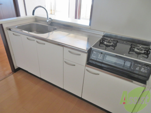 キッチン　調理スペースも確保してありますね。お料理が楽しくなりそう。