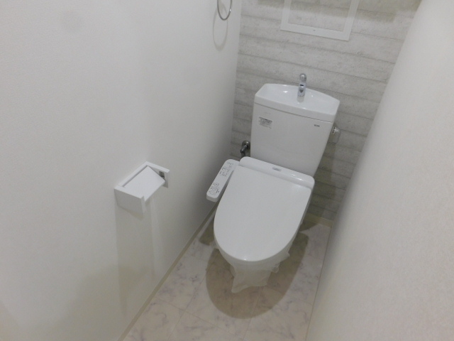 トイレ　写真は同型イメージです