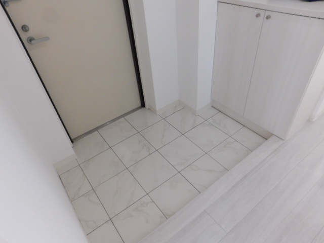 玄関　写真は同型イメージです