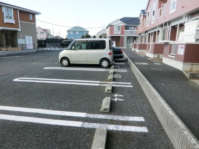 駐車場　敷地内に駐車場あります