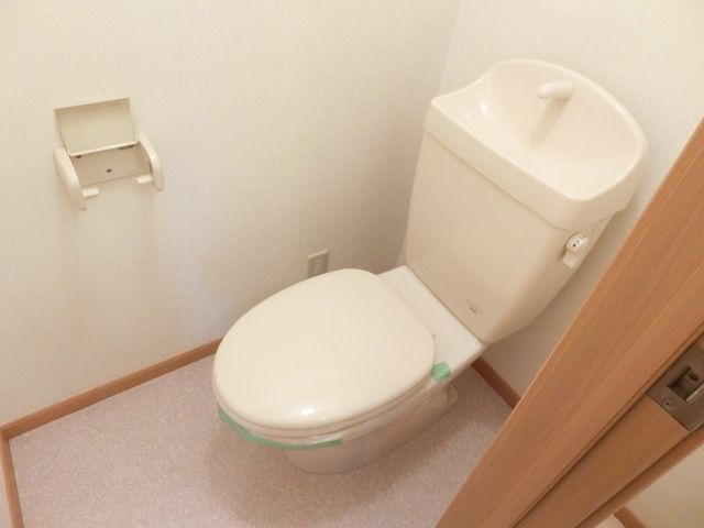 トイレ　シンプルで清潔感のあるトイレです♪