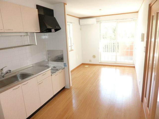 居室・リビング　奥行きのあるリビングルーム