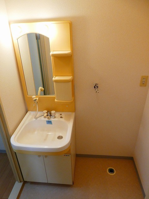 洗面設備　写真は203号室です（参考）