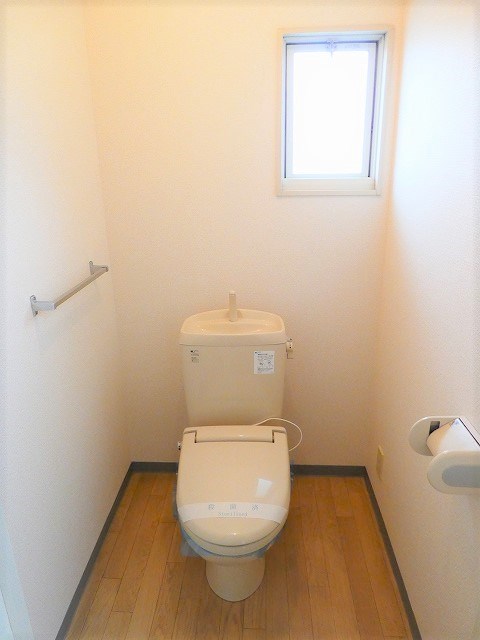 トイレ　写真は203号室です（参考）