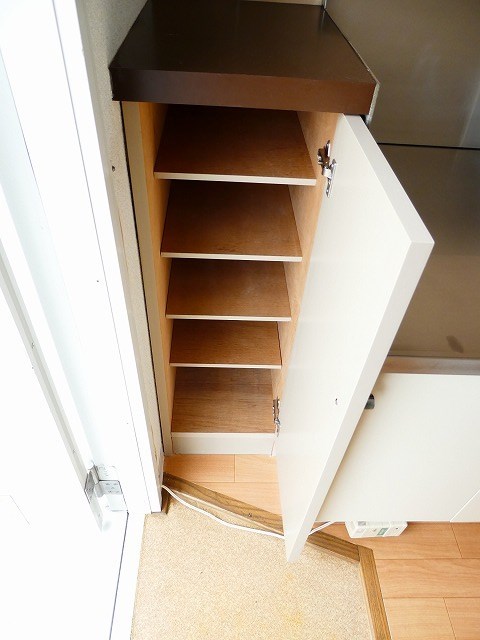 玄関　写真は203号室です（参考）