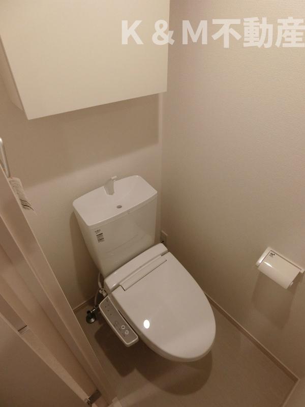 トイレ　落ち着いた色調のトイレです