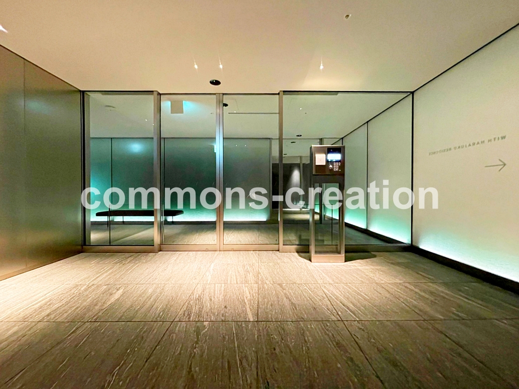 ショッピングセンター　ユニクロ原宿店（ショッピングセンター）まで48m