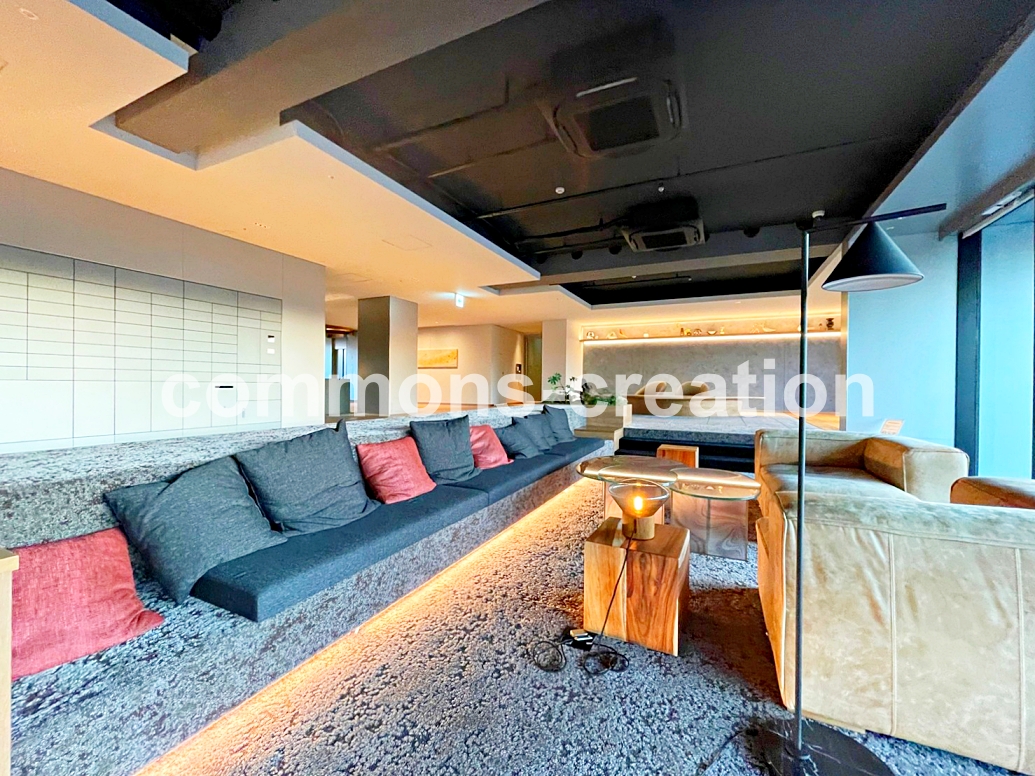 飲食店　スターバックスコーヒーWITH　HARAJUKU店（飲食店）まで48m