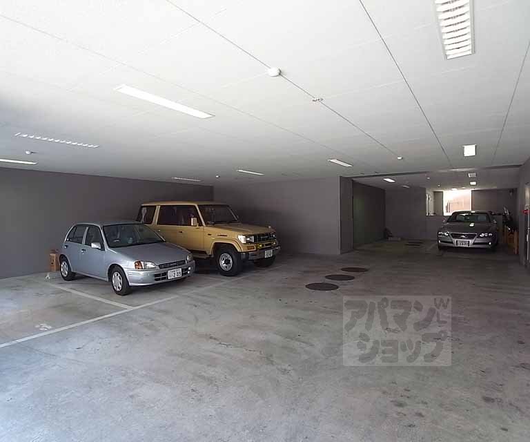 駐車場　ガレージあります（空きは要確認）