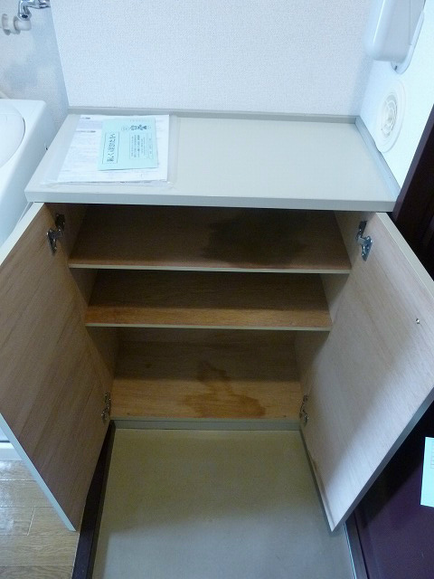 玄関　※写真は　405号室