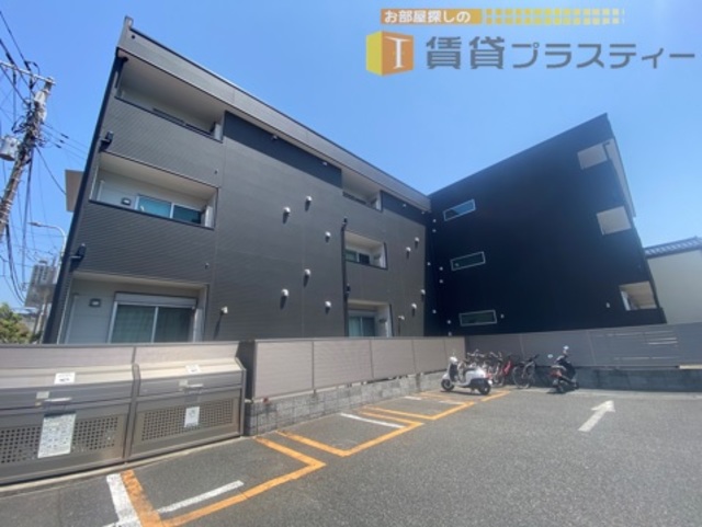 建物外観　コンビニが隣にある環境に慣れる覚悟はありますか？