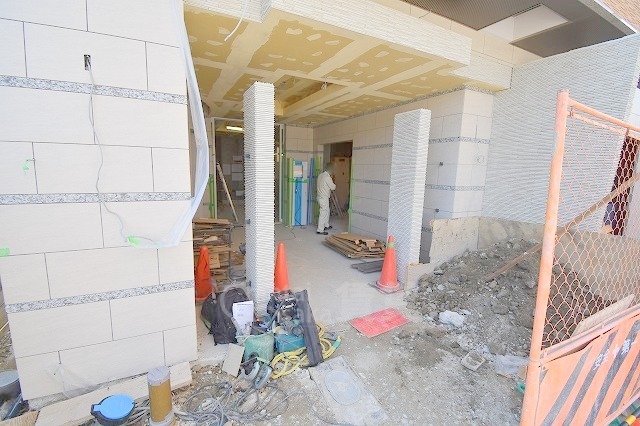 エントランス　建設中