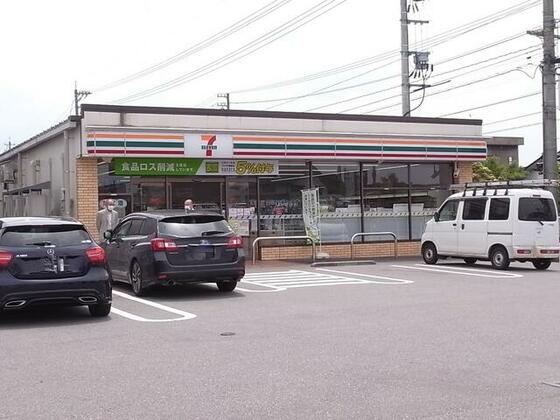 コンビニ　セブンイレブン富山速星店（コンビニ）まで335m