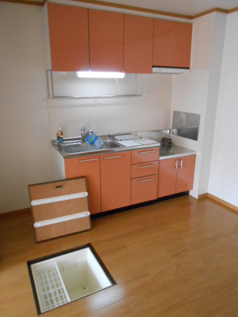 キッチン　ガスコンロ（２口）対応・床下収納庫完備