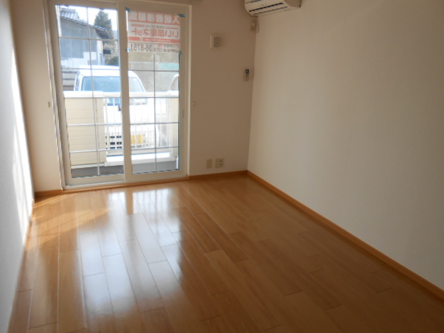 居室・リビング　南面居室（洋室・６．０畳）・エアコン完備