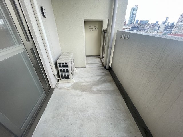 バルコニー　暖かな日差しのふりそそぐバルコニー