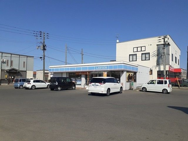 コンビニ　ローソン青森八ツ橋店（コンビニ）まで450m