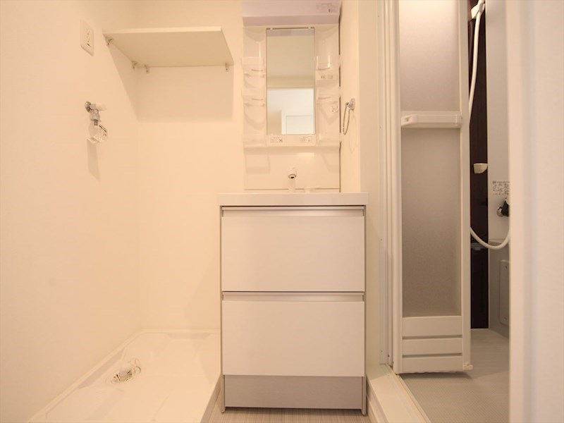 洗面設備　脱衣所　独立洗面台（シャンプードレッサー）洗濯機用意できます