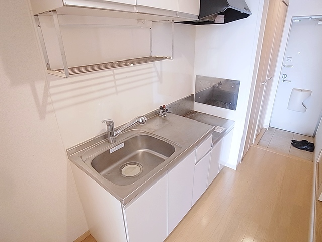 キッチン　ガスキッチン、床下収納完備