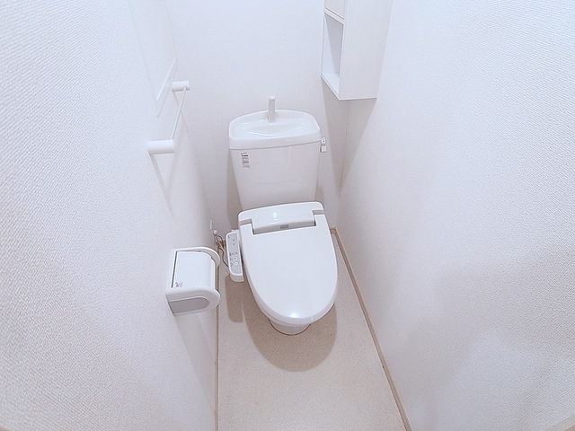 トイレ　トイレはウォシュレット付き