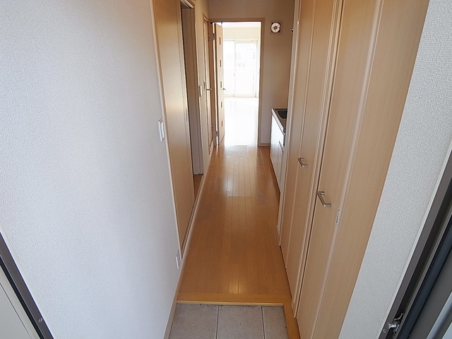 玄関　玄関にはシューズＢＯＸ完備