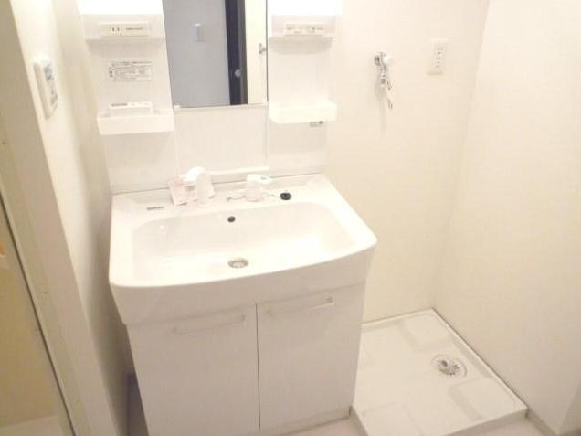 洗面設備　※別号室の参考写真です。