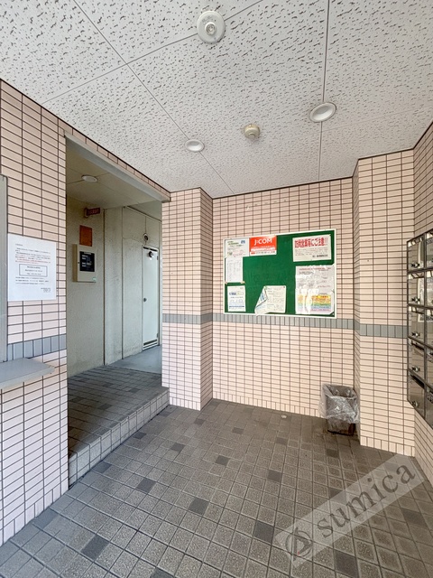 エントランス　落ち着いたエントランス。マンションを演出します。