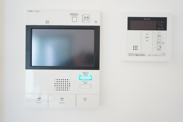 セキュリティ　来訪者の姿を確認できるＴＶモニター付インターホン設置済です！