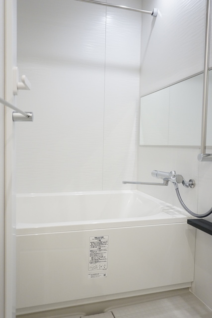 バス・シャワールーム　浴室には乾燥機が付いているので便利ですね☆