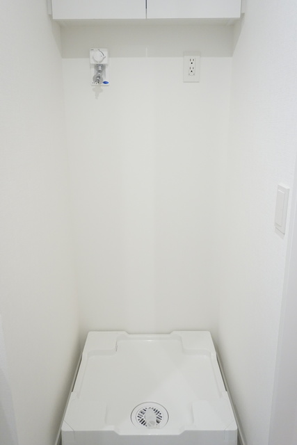 その他　洗濯機置き場は室内にあるので雨に濡れる心配はありません。