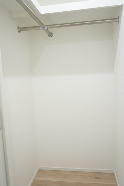 収納　奥行のあるウォークインクローゼットならお荷物多い方でも安心☆