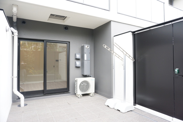 バルコニー　お天気のいい日は洗濯物も気持ちよく干せますね！