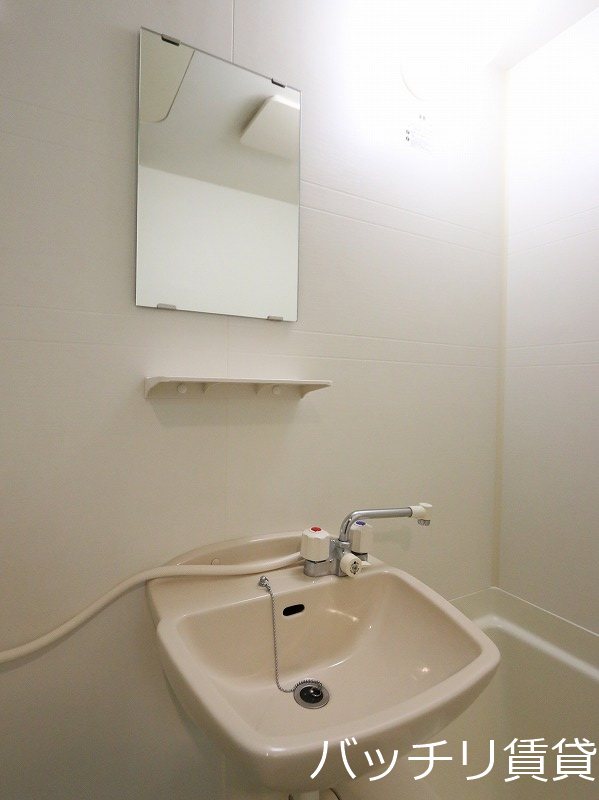 洗面設備　同型タイプの為、現状を優先致します。