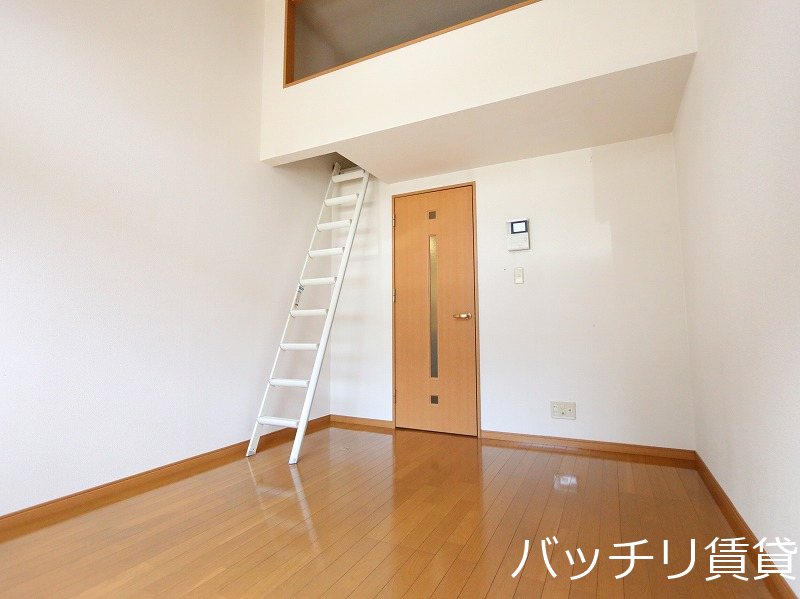 居室・リビング　同型タイプの為、現状を優先致します。