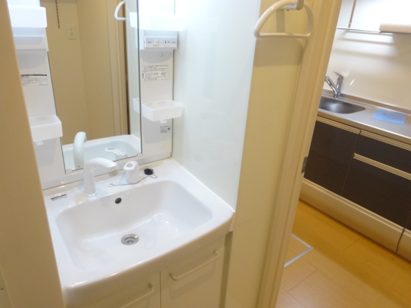 洗面設備　独立洗面台で朝の準備も快適です♪